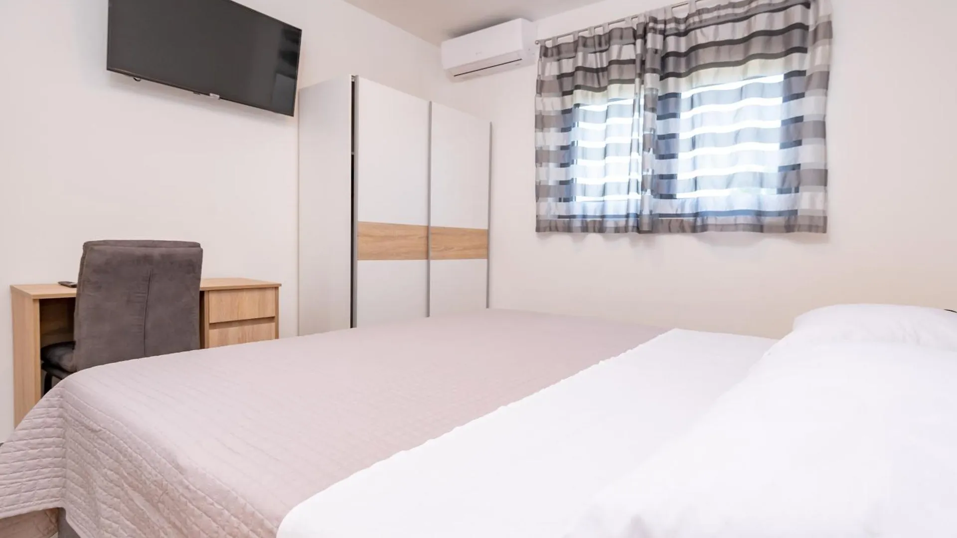 Seaside Family Friendly House With A Swimming Pool Privlaka, Zadar - 23159 빌라 펜션 프리블라카
